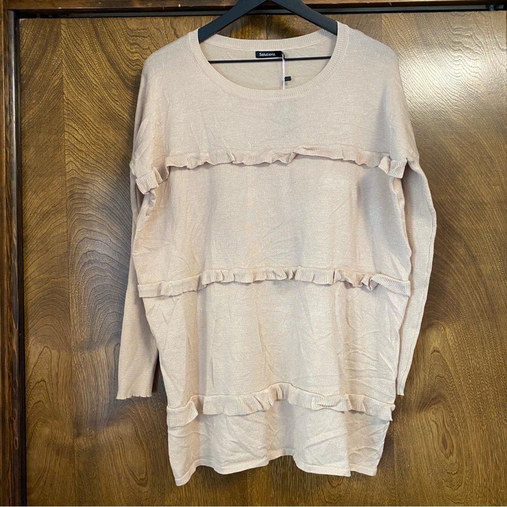 NWT Women's Medium Solutions Cream Long Sleeve Ruffle Sweater Ribbed Sleeves